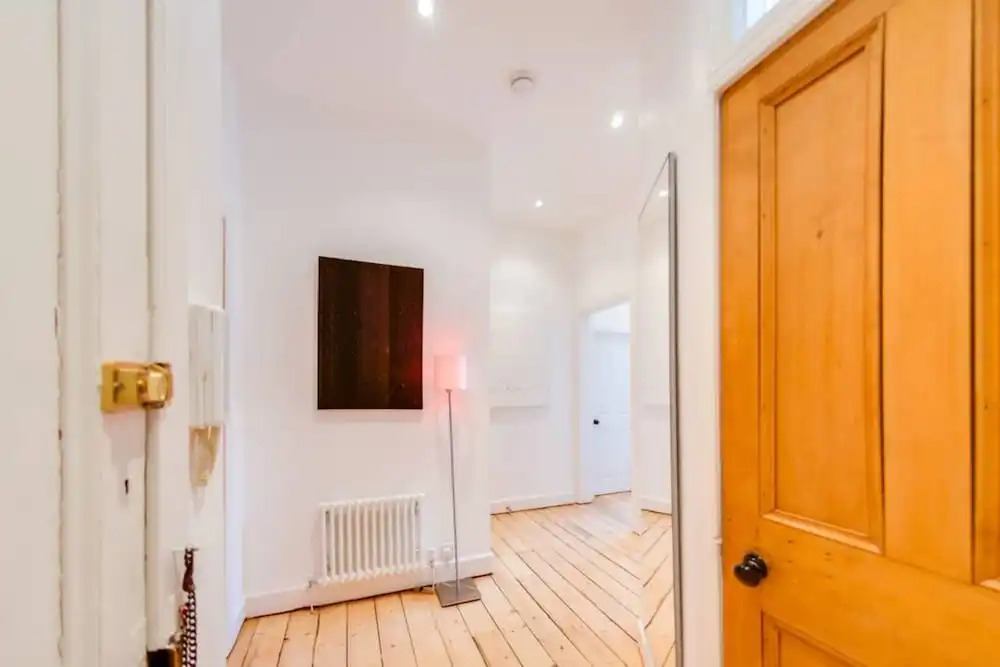2 Bedroom Apartment With Cinema Screen Sleeps 5