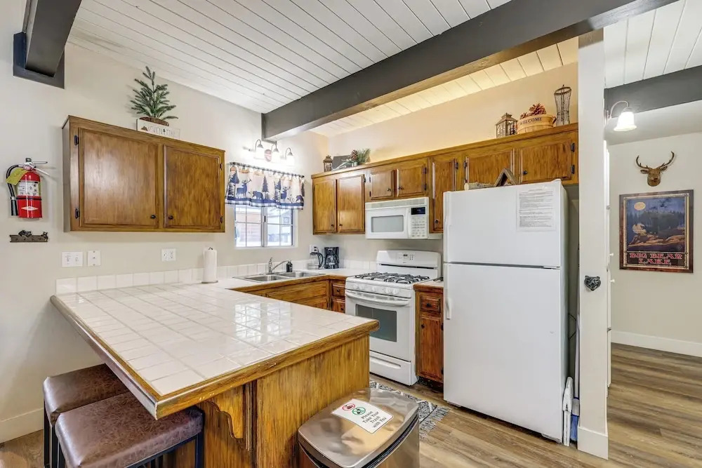< 1 Mi to Bear Mtn! Family Ski Cabin w/ Game Room