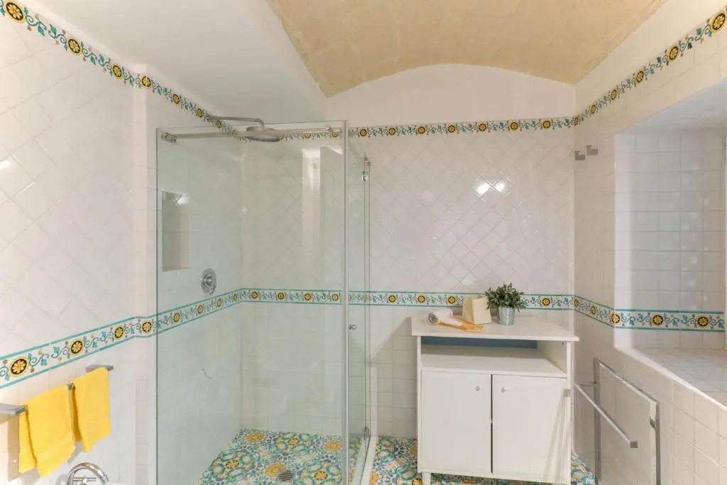 Villa a mare grande piscina, tennis, calcetto m750