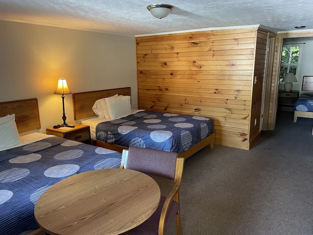 A Holiday Motel - Maggie Valley