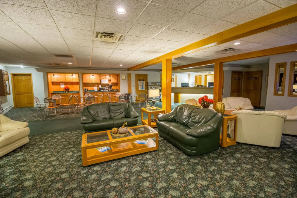 Terrace Bay Hotel - Lakefront