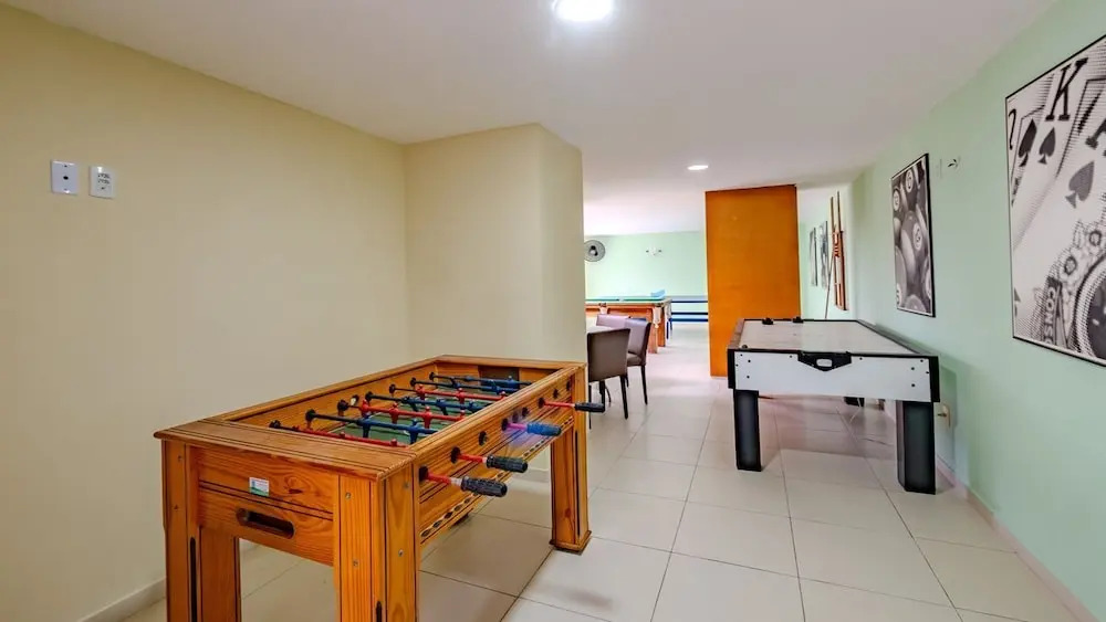 Apto com 3 su tes Piscina e Sauna a 450m da Praia