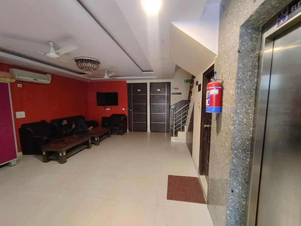 OYO 91616 Hotel Tourist Plaza
