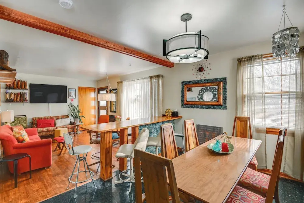 6 Mi to Downtown: 70s-themed Home in Nashville!