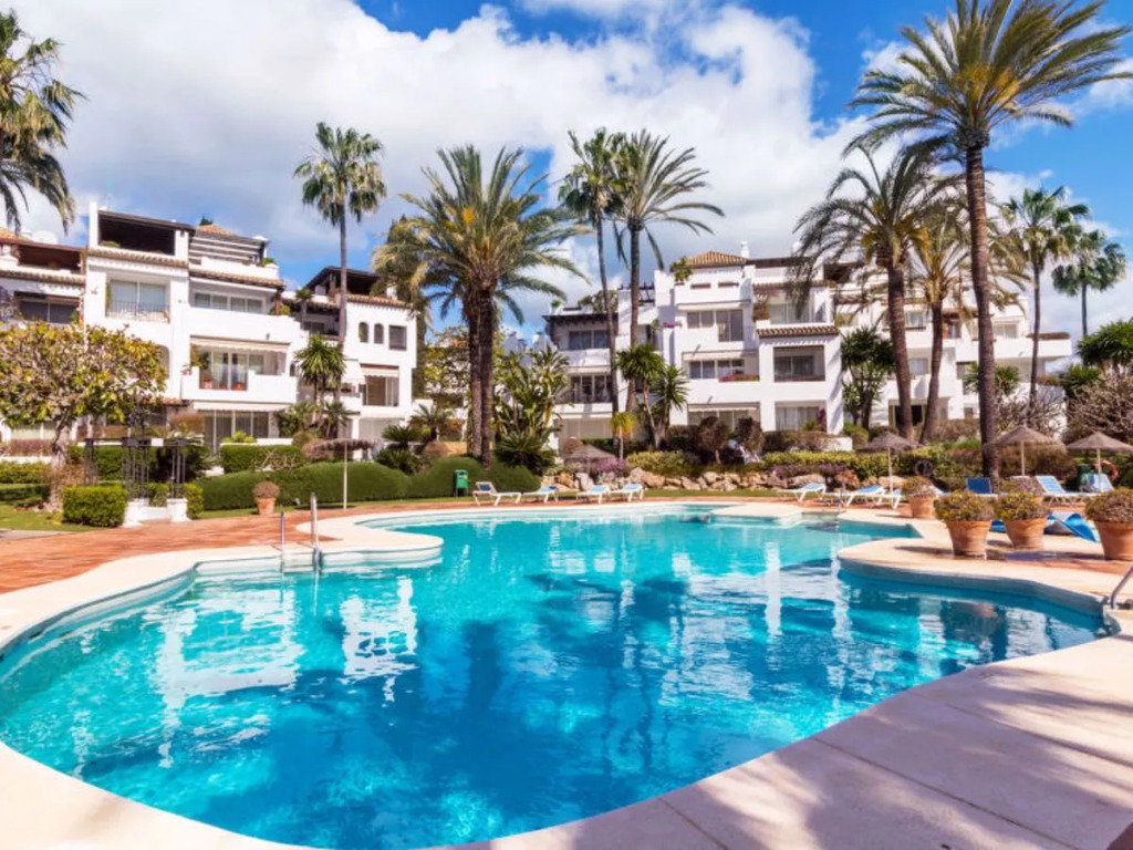 Alcazaba Beach Apartment 3302