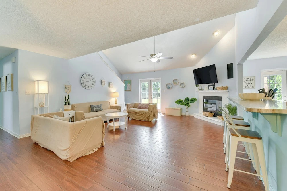 Destin Villa w/ Patio ~ 2 Mi to Miramar Beach