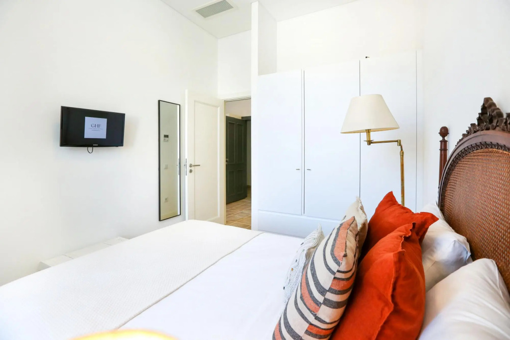 Hot Breeze Apartment