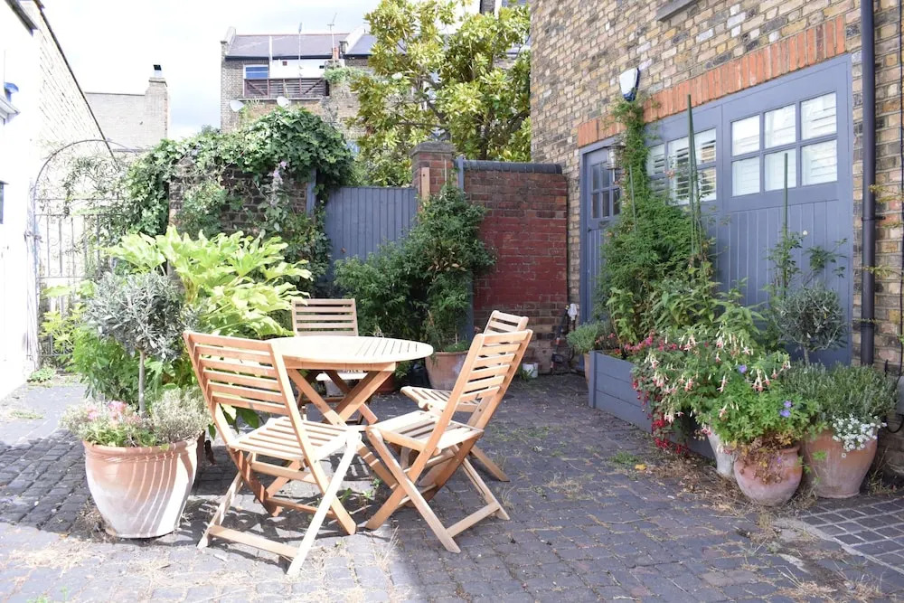 Beautiful 1 Bedroom House in East London