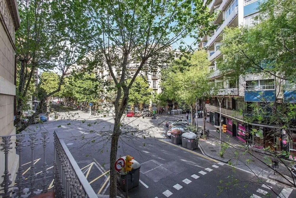 Trendy 3 Bedroom Flat in Central Area