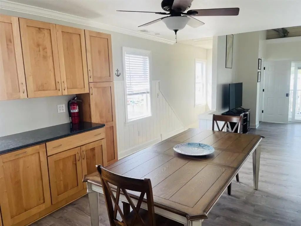 Ww407 West Tacony Avenue, 3rd Floor