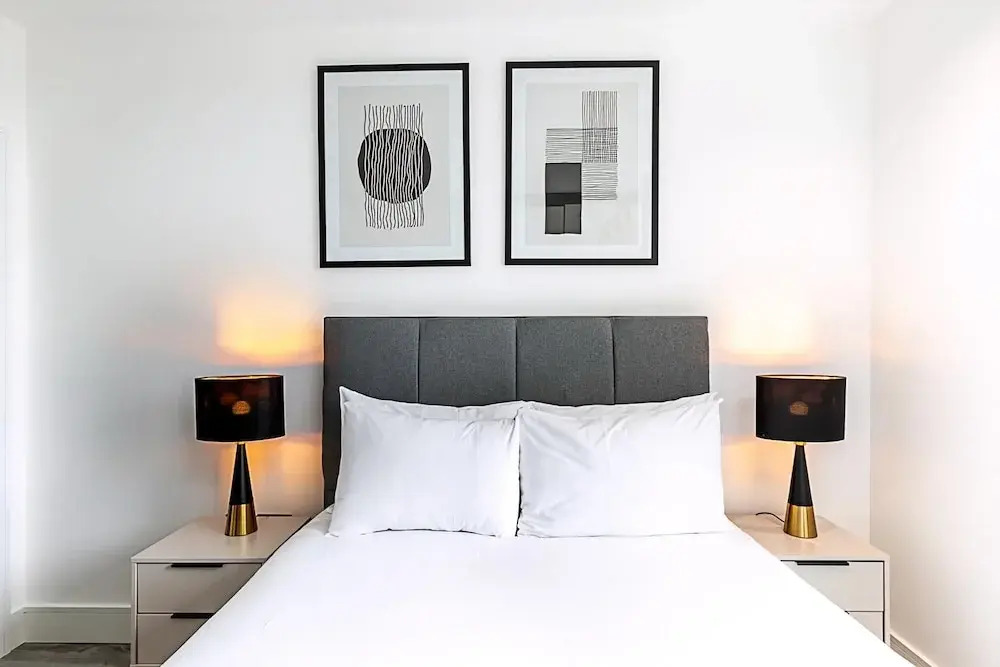 Modern Sky-High Flat In North Acton