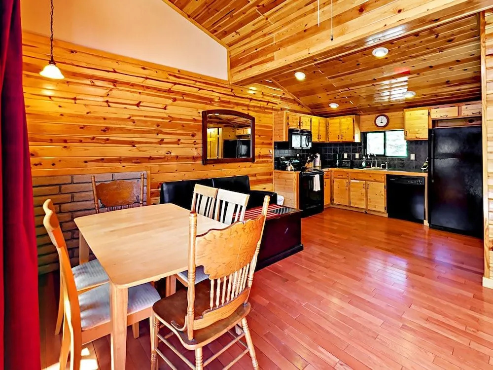 2BR 2BA Heavenly Condo by RedAwning