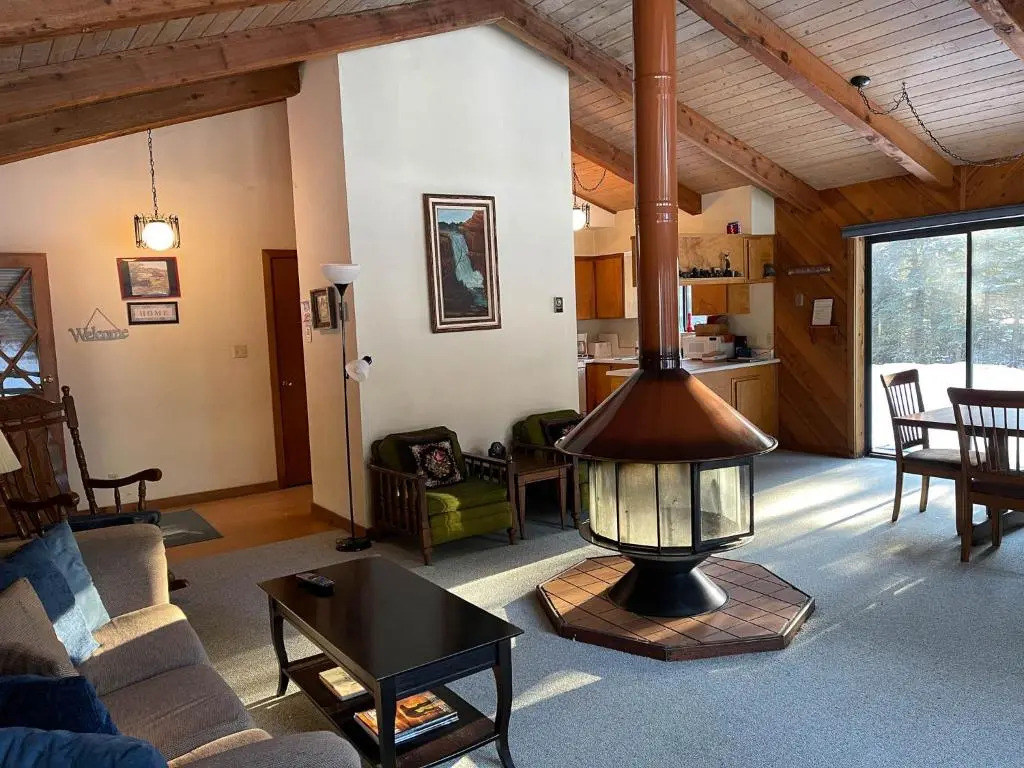 Bear Paw Lodge & Vacation Homes