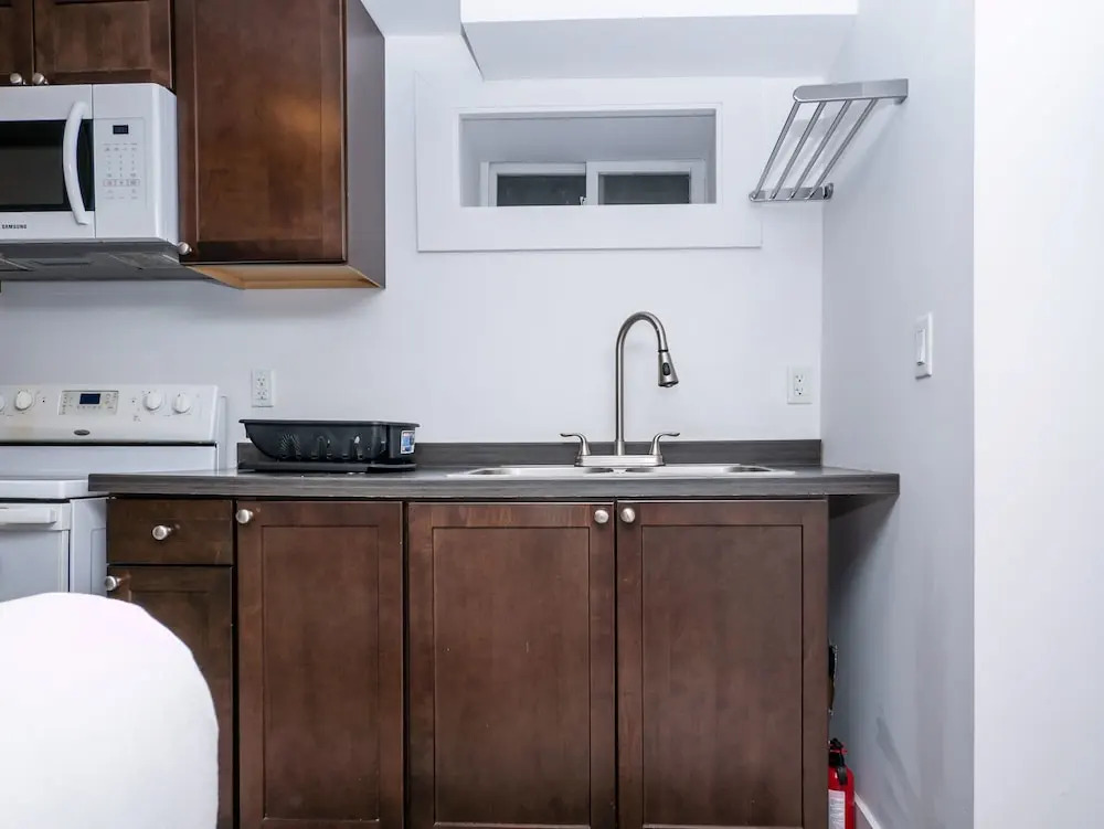 Cosy 1 Bedroom Suite in Leslieville