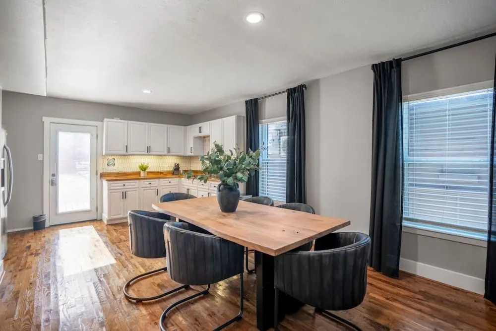 Modern 2BR Home With King Beds Near Downtown