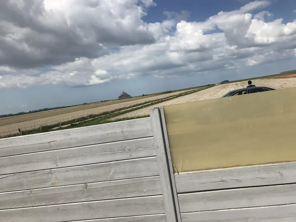 Au Caprice Du Mont