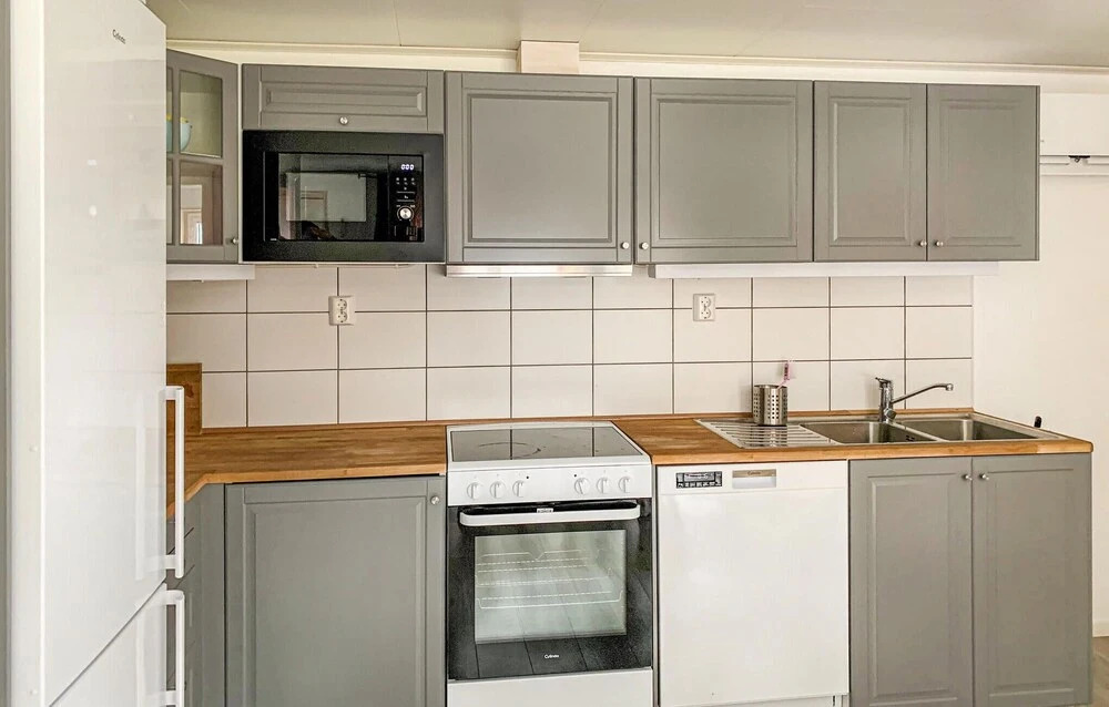 Gorgeous Home In Löttorp With Wifi