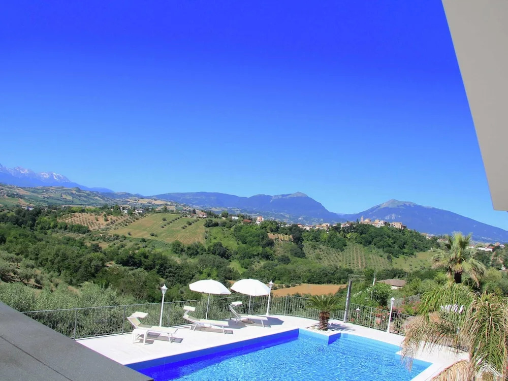 Mansion in Case Alte With Pool & Nature Trails