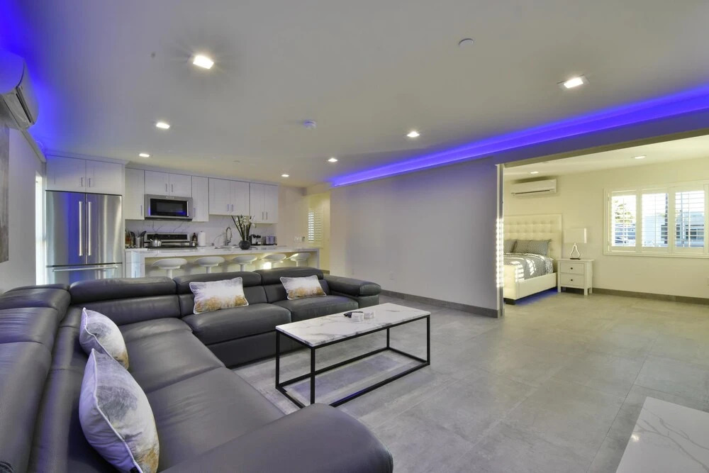 1244#7 Remodeled Luxury Condo With Stunning Views of Beach & Bay