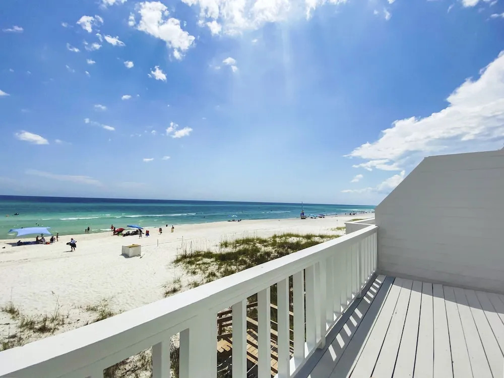 On the Beach - 2 Br townhouse by RedAwning