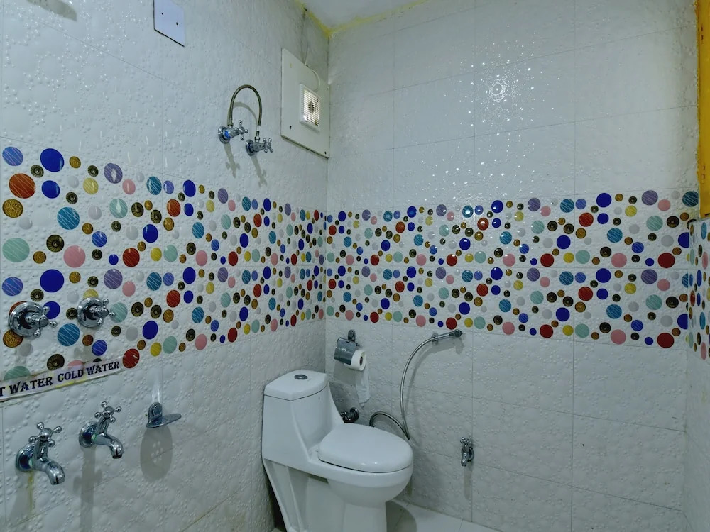 Oyo 36558 Hotel Raxit Inn