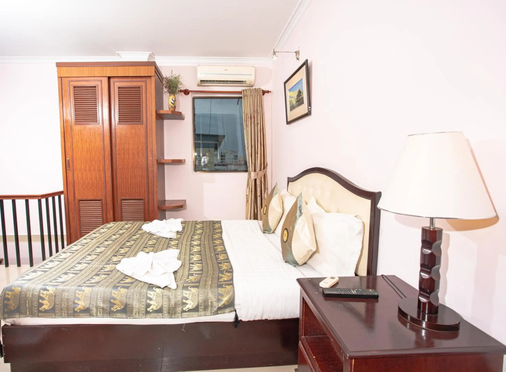 Silver Mounts Hotel