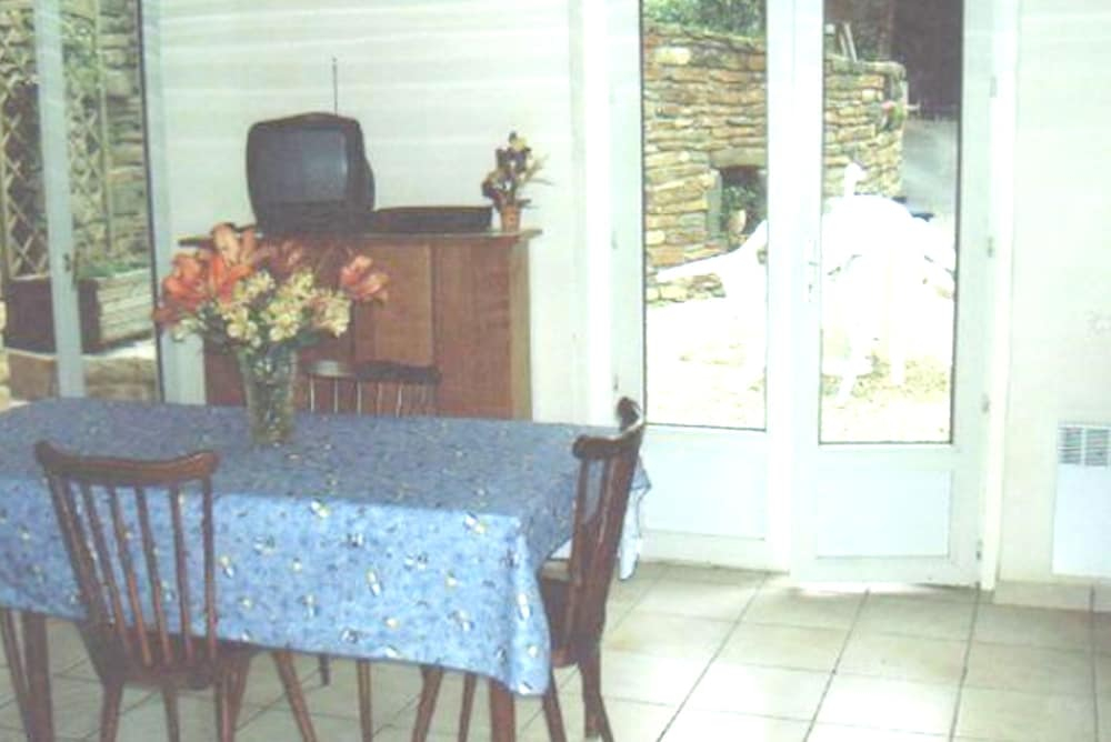 House With one Bedroom in Beuzec-cap-sizun, With Wonderful Lake View and Enclosed Garden - 2 km From the Slopes
