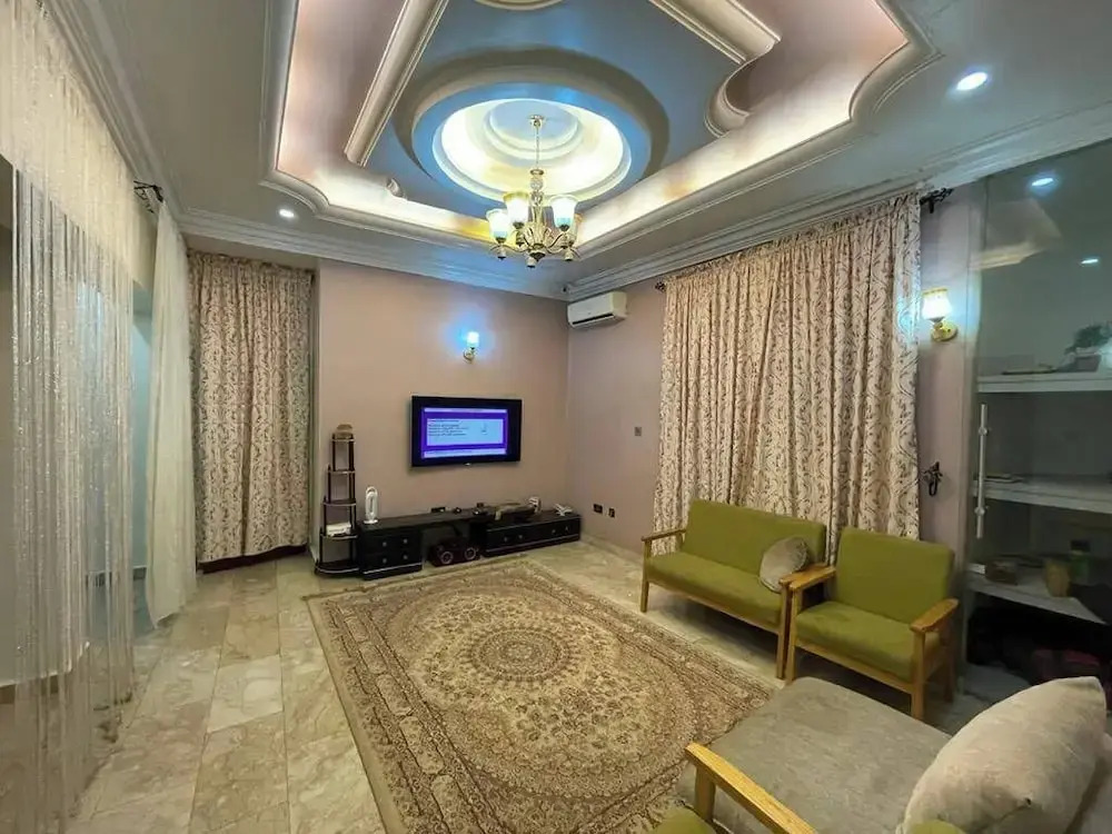House 8 Apartment