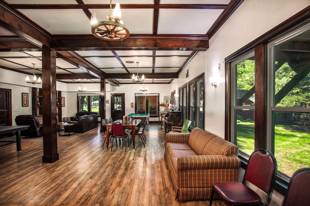 Birchcliff Resort