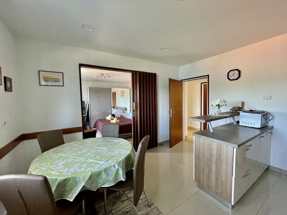 Apartments Veli Rat