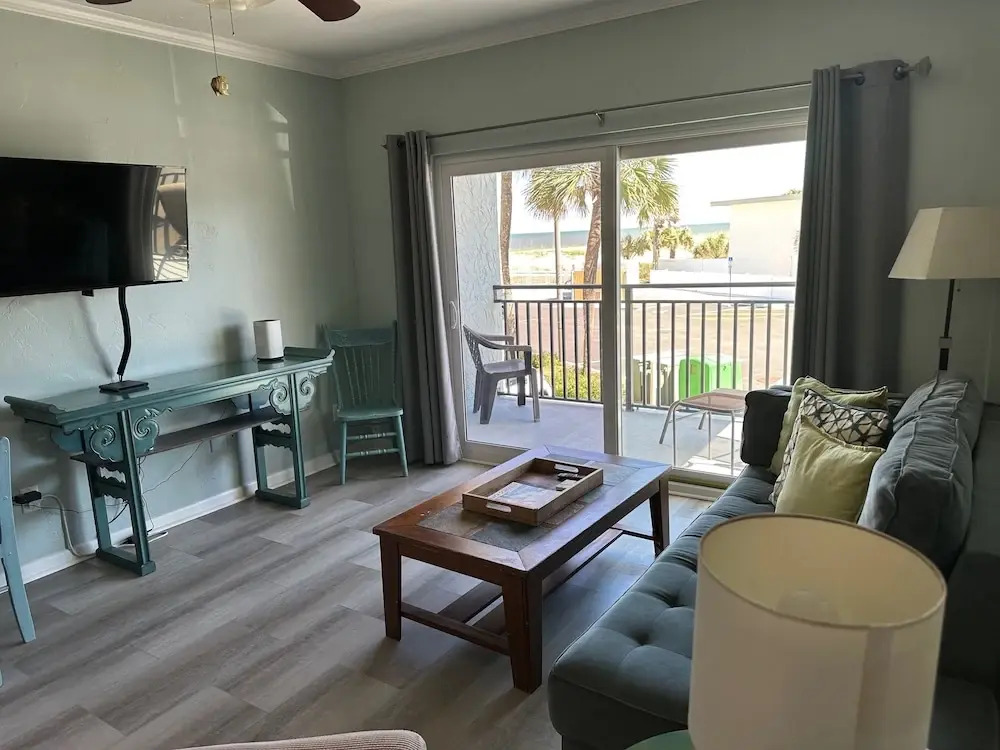 Welcome to Sandpiper Beachfront Condo. Cozy 1-bed in JAX Beach, Perfect for Couples! Pet-friendly!