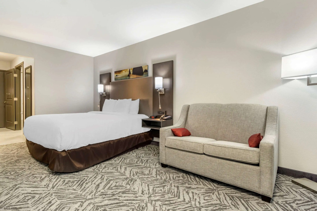 Comfort Inn & Suites Pacific - Auburn