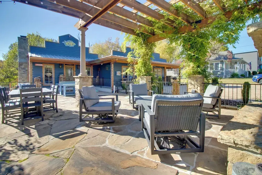 Walk to White River: Cozy Escape w/ Screened Porch