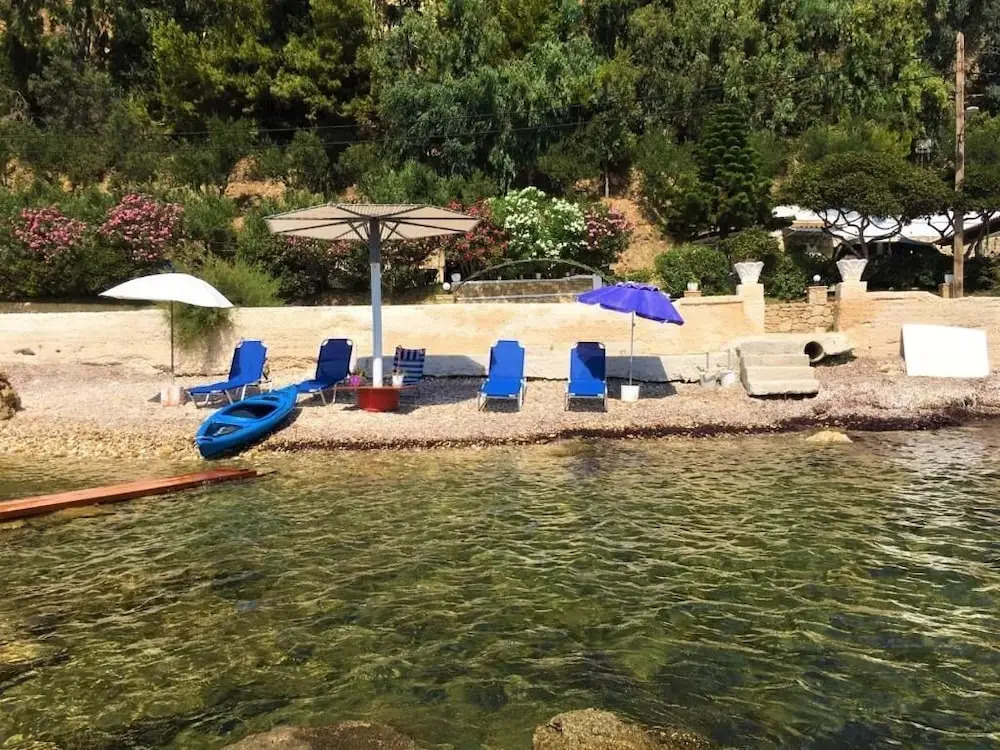 Elenas Seafront Deluxe Studios