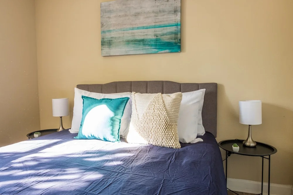 Sunny Apartments near Beach by Frontdesk