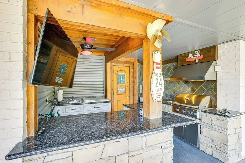 Exquisite Canal-front Home: Access to Lake Conroe!