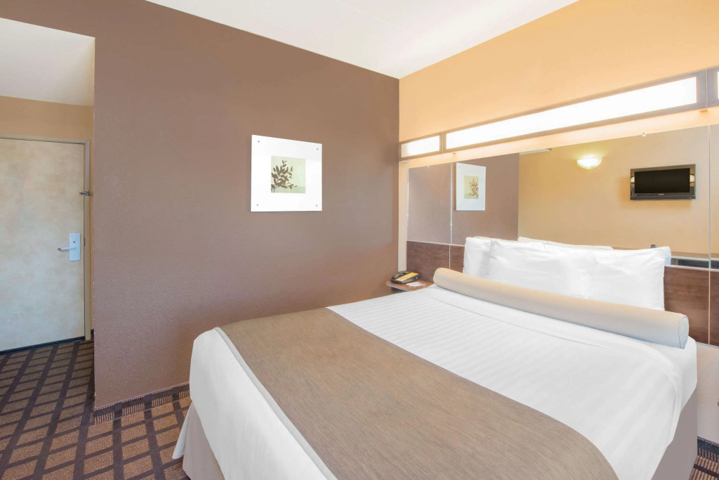 Microtel Inn & Suites by Wyndham Quincy Downtown - River Area