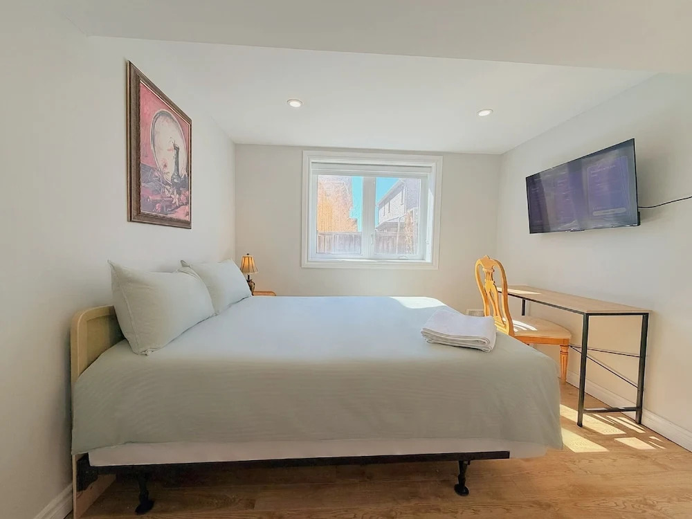 Cozy Rooms in Bright Walkout Suite - Newly Renovated in 2026