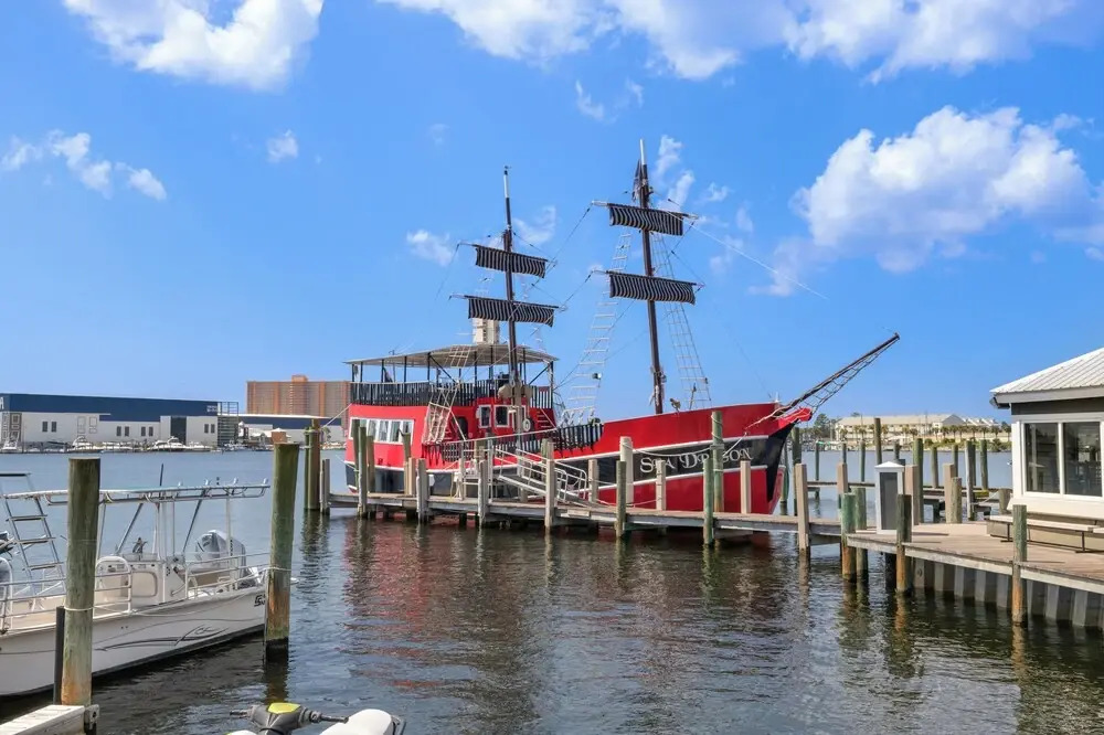 Serenity by the Sea! 4BR Retreat, Sleeps 12, Walk to Beach