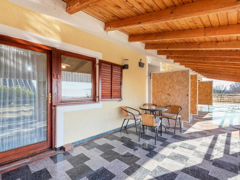Apartment in Jasenice Near Maslenica Beach
