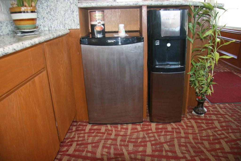 Royal Crest Motel