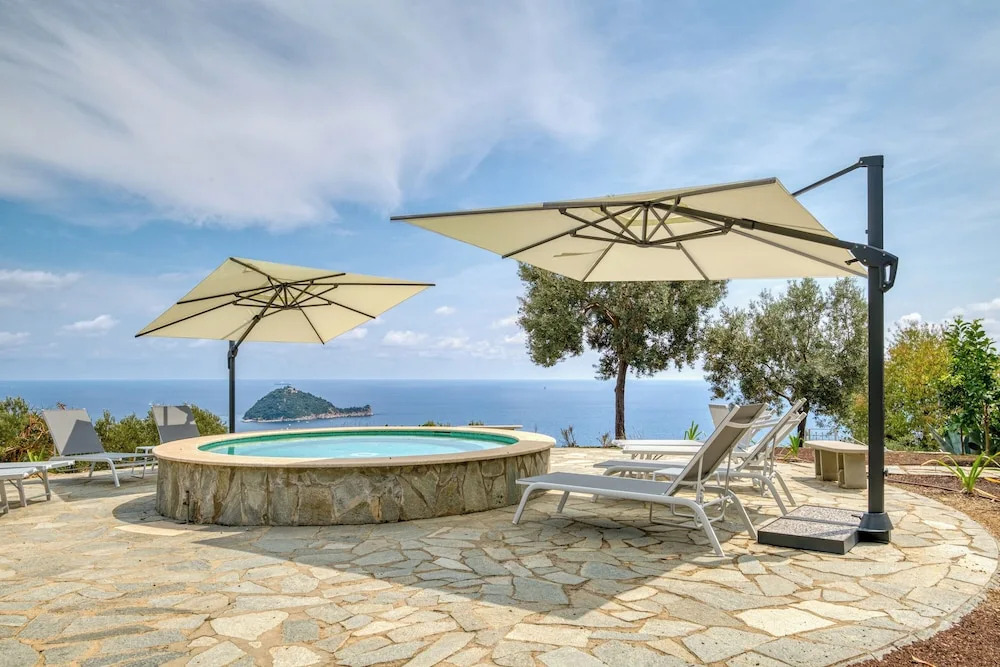 Villa Luce del Sol with Pool - L - Happy Rentals
