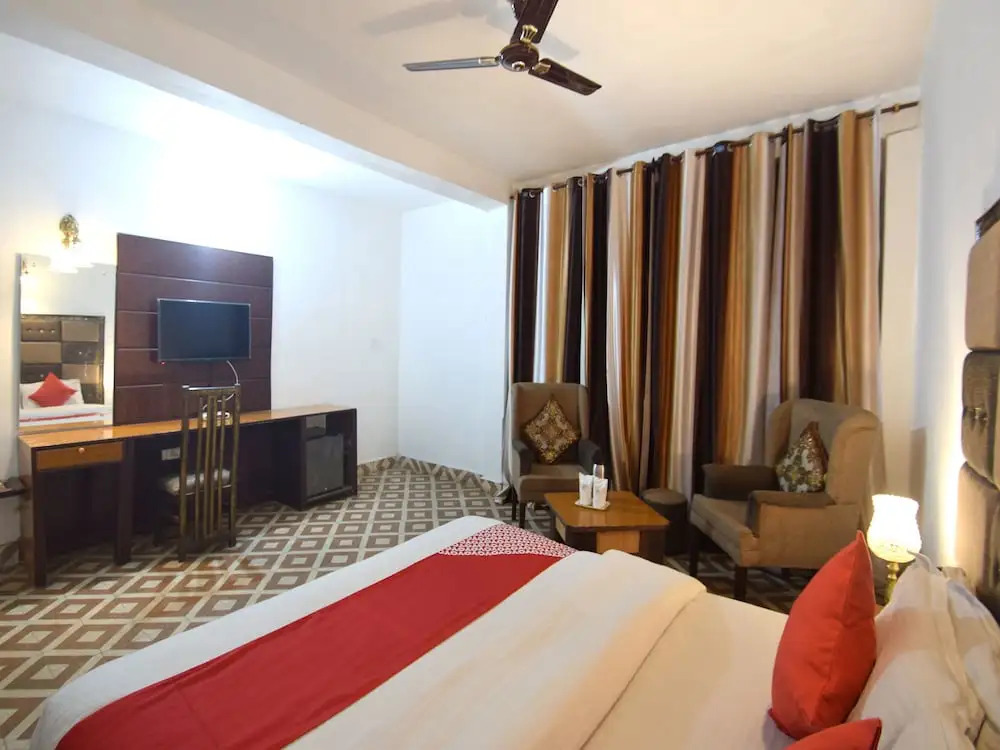 OYO 12527 Hotel Oak Valley