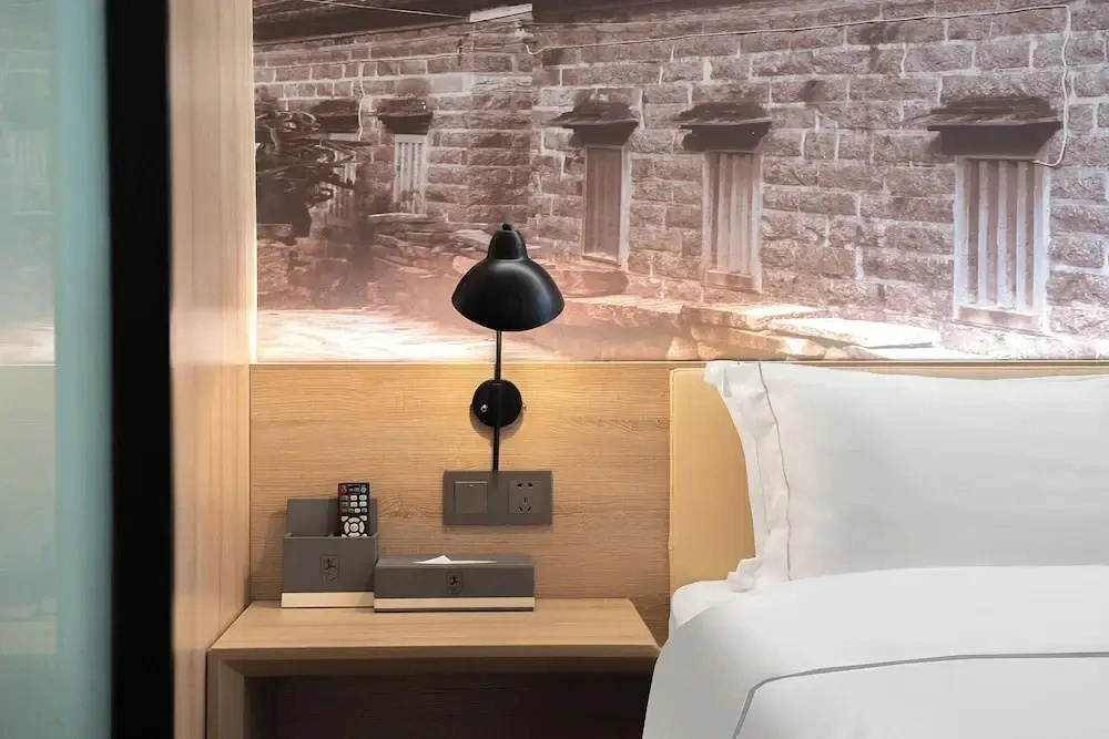 Youth Sunshine Hotel