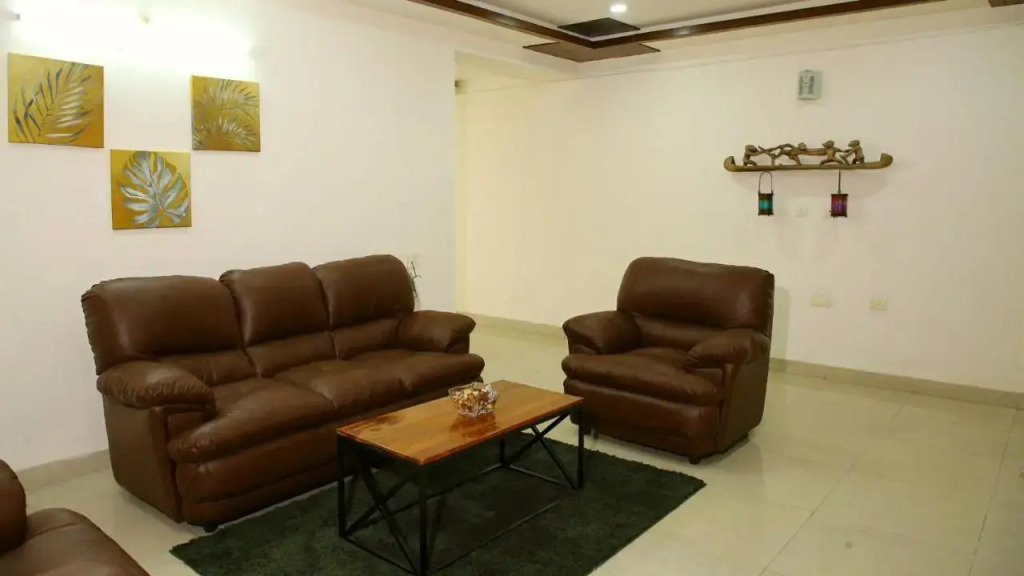 OYO 12459 SilverKey Gachibowli