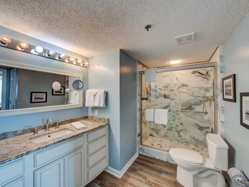 Spacious 4th floor condo ON THE BEACH in the heart of Orange Beach