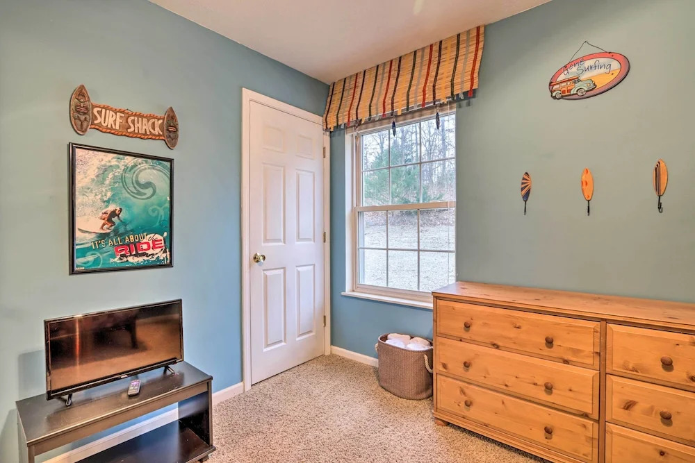 Deck, Lake Views! Group Getaway in Osage Beach