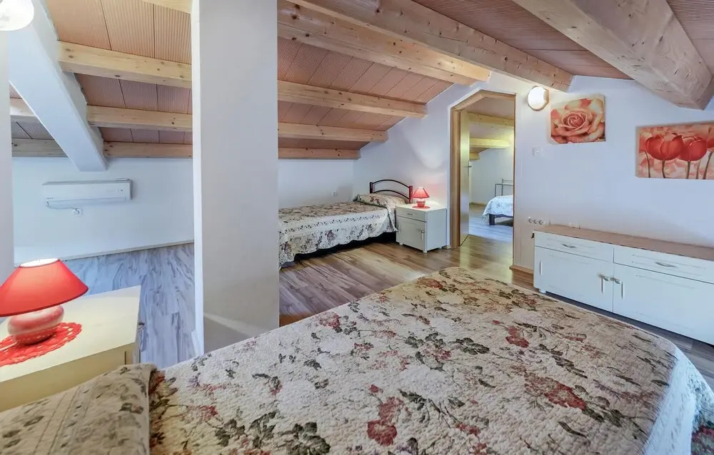 Stunning Home in Labin With 4 Bedrooms and Wifi