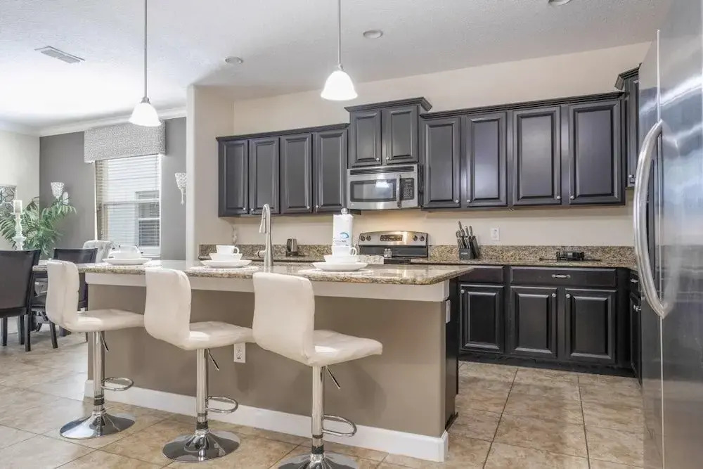Family Pool Home Near Disney!! Modern Decor, Bbq ,resort W/ Tons Of Amenities! 6 Bedroom Home