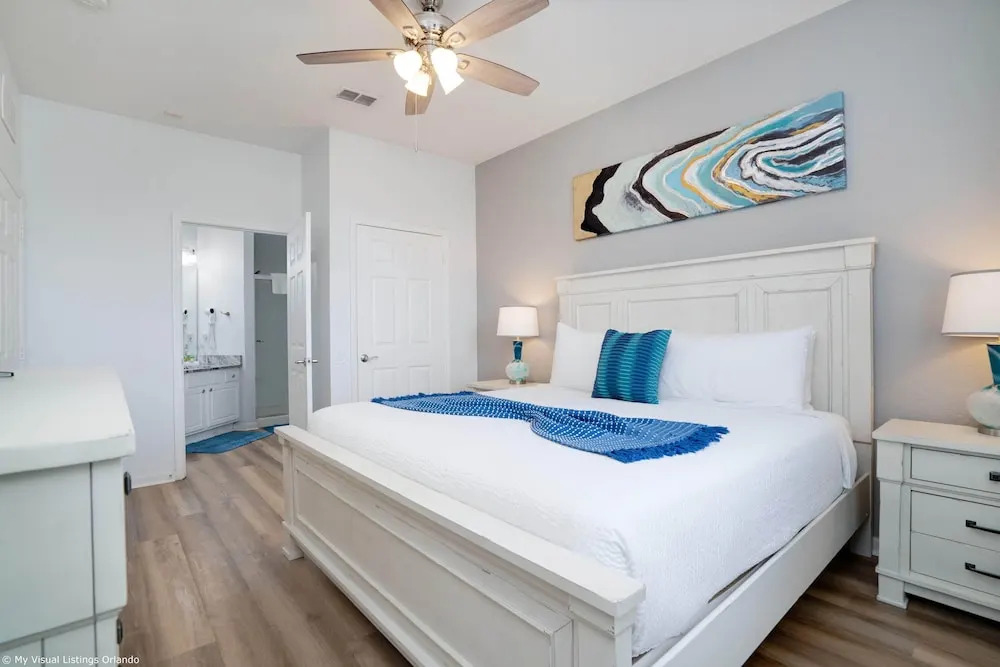 Spacious and Lovely 3BD Unit With Balcony, Close to the Convention Center #3vc309